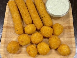 Сирні закуски з соусом