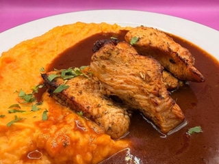 FIT MENU - Krůtí medailonky s přírodní omáčkou a mrkvovo-batátovým pyré 170 g (1,7)