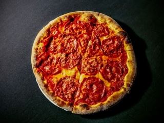 SALAMI - rajčata, mozzarella, pikantní italský salám