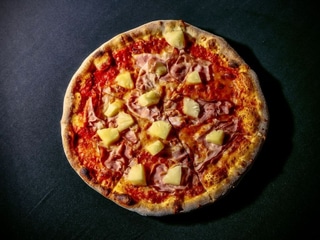 HAWAII - rajčata, mozzarella, šunka od kosti, ananas