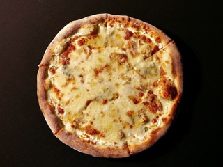 QUATTRO FORMAGGI - smetana, mozzarella, gorgonzola, parmazán, taleggio