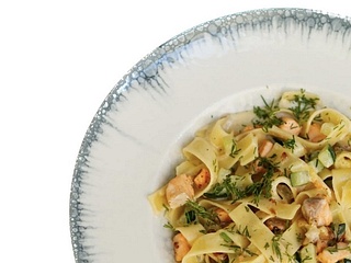 Tagliatelle z łososiem i cukinią