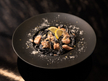 Pasta Black z Łososiem i Kremowym Sosem Cytrynowym