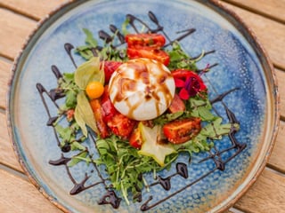 BURRATA NA RUKOLI