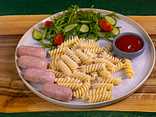 Макарони з молочними сосисками та сирним соусом