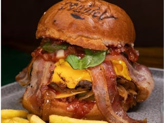 БРУТАЛЬНИЙ CHEESE BURGER