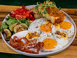 Яєчня з беконом, овочами та кремом hollandaise smoked