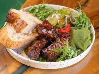 Реберця smoked з маринованими огірками та запашною олією