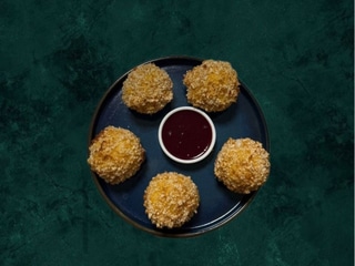 Сирні перлинки з ягідним соусом