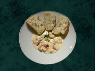 Креветки у вершковому соусі з томатами