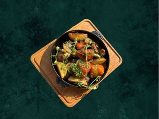 Сковорідка зі свинини з овочами ( Аджахірі)