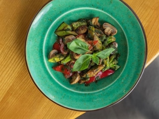 Овочі в горіховому соусі