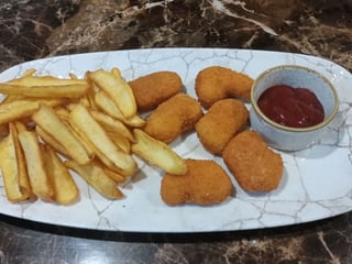 Нагетси з картоплею фрі