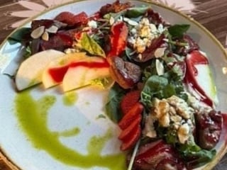 Салат з качиною грудкою