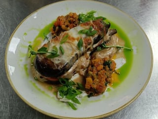 Баклажан запечений з овочевою сальсою