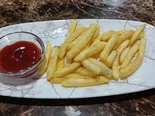 Картопля фрі з кетчупом