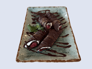 Млинці шоколадні з кремом та вишнею