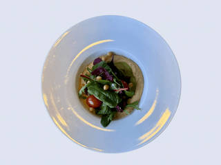 Хумус із зеленим салатом та чері