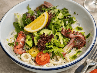 Салат зі щупальцами кальмарів