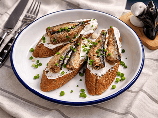 Бутерброд зі шпротами 
