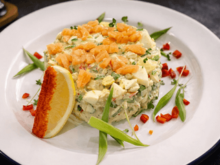 Олівʼє з лососем та крабом 