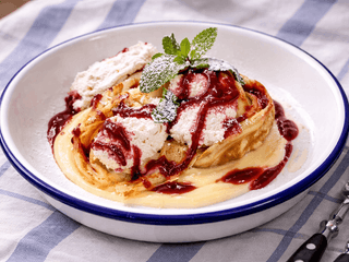 Бессарабські млинці з домашнім сиром та ягідним соусом