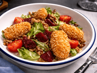 Салат з печеним буряком та сиром фрі