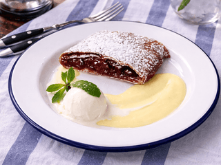 Штрудель з вишнею