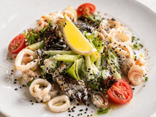 Фірмовий салат з морепродуктами