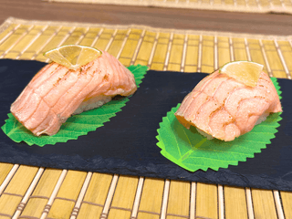 Nigiri łosoś grillowany 