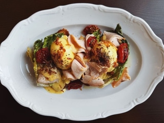 Яйця бенедикт з індичкою