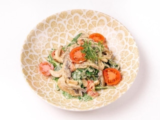 Теплий салат зі шпинатом та гливами 