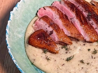 Качина грудка з трюфільним пюре