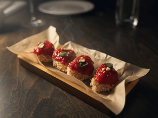 Сир камамбер  фрі з малиновим соусом