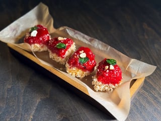 Сир камамбер  фрі з малиновим соусом