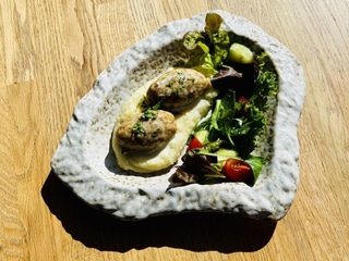 Картопляне пюре з куряими котлетами та овоами
