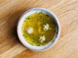 Курячий бульон з мітболами