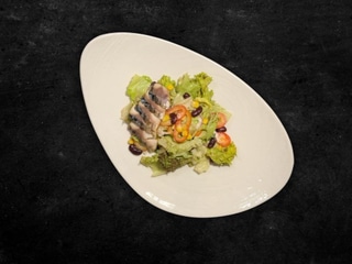 Салат з копченою скумбрією