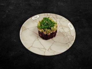 Тартар з буряка та авокадо