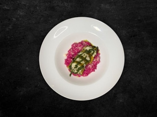 Хек у темпурі з норі на буряковому ризото