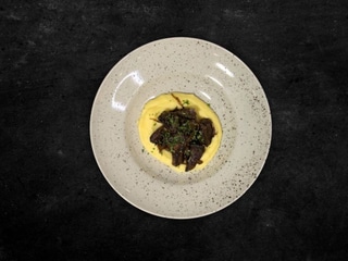 Яловича печінка у вершковому соусі з пюре