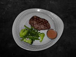 Стейк New York з припущеними овочами 