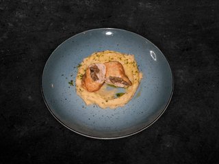 Курячий крученик з грибами та картопляним пюре