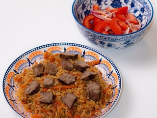 Plov s hovädzím mäsom(400g) a šalatom šakarab(100g)