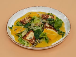 Салат із маринованим гарбузом та халумі