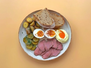 Сніданок з ростбіфом 
