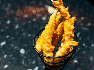 Krewetki nobashi w tempurze