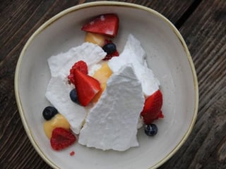 PAVLOVA CON CREMA DI MASCARPONE, LEMONE