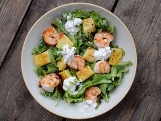 INSALATA DI GAMBERI E ANANAS GRIGLIATO, BURRATA