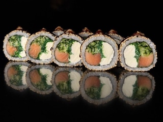 копчений лосось в кунжуті